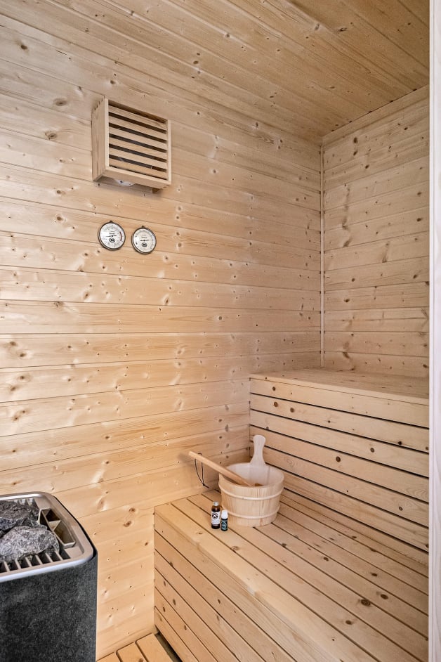 Sauna referansları, sauna projeleri, sauna yapımı, sauna tasarımı, Finlandiya saunası, kızılötesi sauna, IR sauna, konut saunası, otel saunası, SPA saunası, ticari sauna, sauna kabini, sauna sobası, sauna ahşabı, sedir sauna, Finlandiya çamı sauna, sauna kontrol paneli, sauna aydınlatması, sauna aksesuarları, anahtar teslim sauna, sauna kurulumu, ahşap işçiliği sauna, modern sauna, geleneksel sauna, sauna firması referansları.