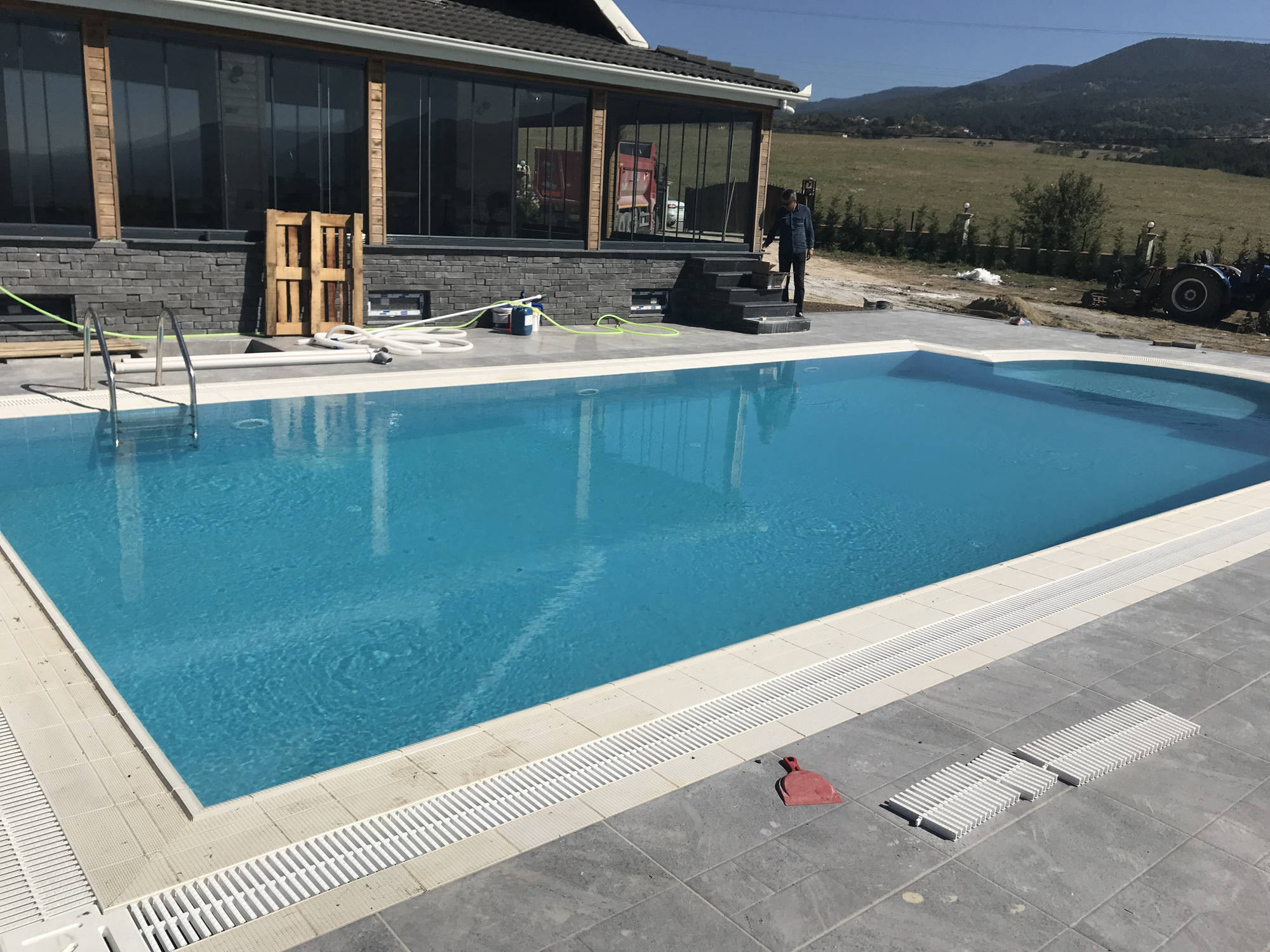 Yüzme havuzu, havuz referansları, havuz projeleri, havuz yapımı, havuz inşaatı, havuz tasarımı, modern havuz, lüks havuz, anahtar teslim havuz, havuz taahhüt, havuz mühendisliği, özel havuz, villa havuzu, otel havuzu, ticari havuz, kapalı havuz, açık havuz, prefabrik havuz, betonarme havuz, sonsuzluk havuzu, olimpik havuz, çocuk havuzu, havuz yenileme, havuz bakımı, havuz ekipmanları, havuz sistemleri, havuz çözümleri, havuz danışmanlığı, Düzce havuz, Türkiye havuz.