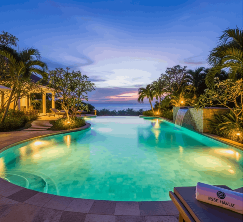 Yüzme havuzu için kullanılan LED aydınlatma sistemleriyle gece manzarası